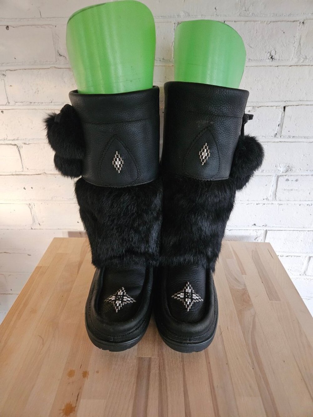 ✨ Manitobah Mukluks Waterproof Snowy Owl Grain Leather Mukluks ✨